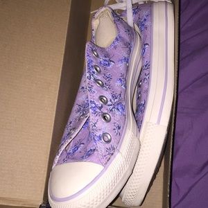 Size: 9 Lavender Converse